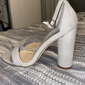 Light Greyish/beige heeled sandals NEW